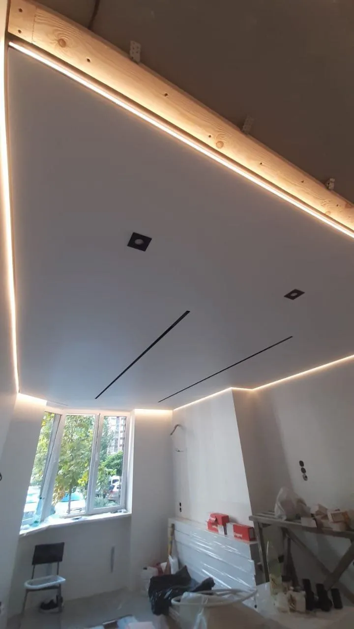 Sufit napinany z szyną magnetyczną 2